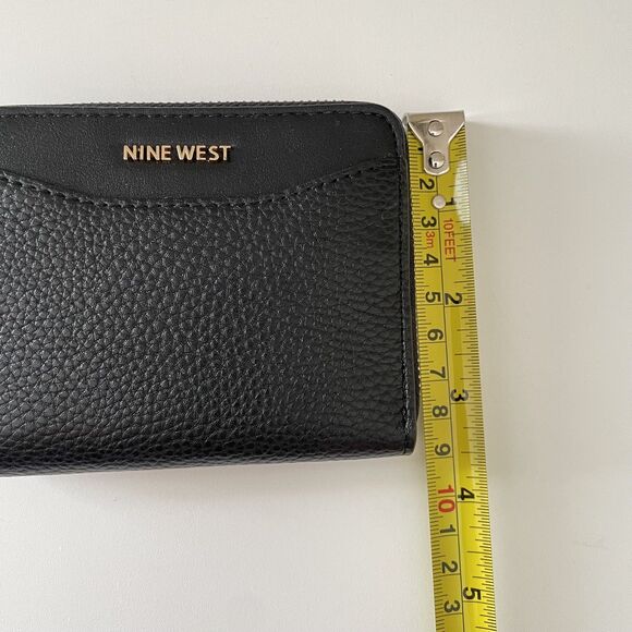 Nine West Astoria Zip Up Card Holder Case Black Leather Wallet Small Minimalist - Picture 7 of 7